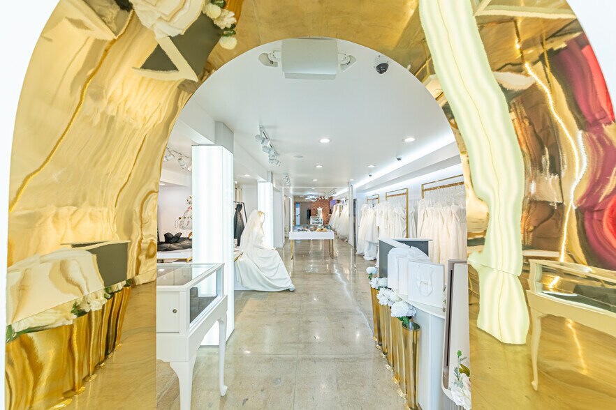 More Photos Of 330 N Western Ave, Los Angeles Storefront Retail Office For Lease