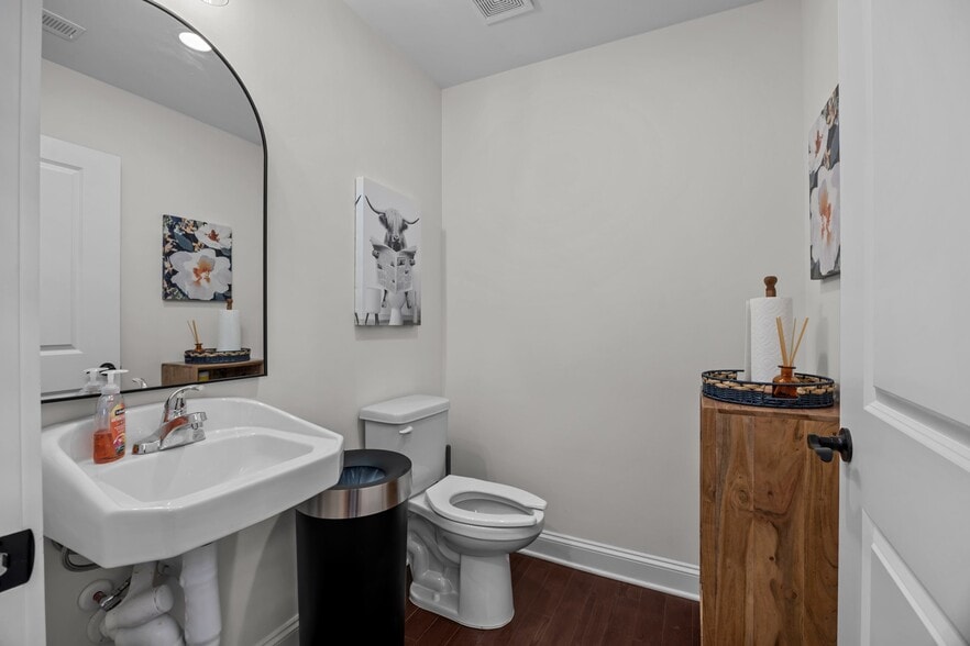 More Photos Of 421 Statesville Blvd, Salisbury Loft Creative Space For Lease