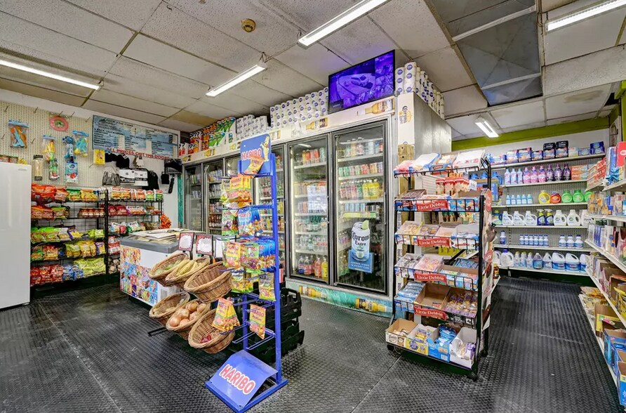 More Photos Of 420-428 Pembroke St, Bridgeport General Retail For Sale