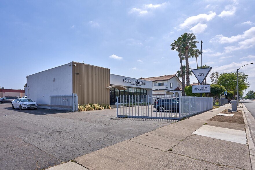 More Photos Of 2220 W Lincoln Ave, Anaheim Freestanding For Sale