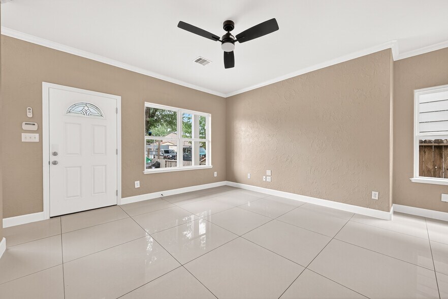 More Photos Of 14134 Packard St, Houston Specialty For Sale
