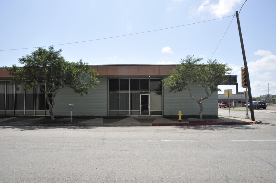 Primary Photo Of 823-827 Tancahua St, Corpus Christi Storefront Retail Office For Lease