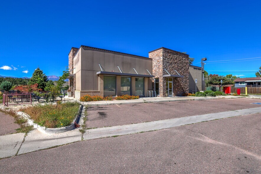 More Photos Of 3220 Austin Bluffs Pky, Colorado Springs Freestanding For Lease