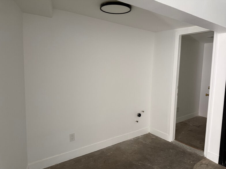 More Photos Of 7801 Melrose Ave, Los Angeles Restaurant For Lease