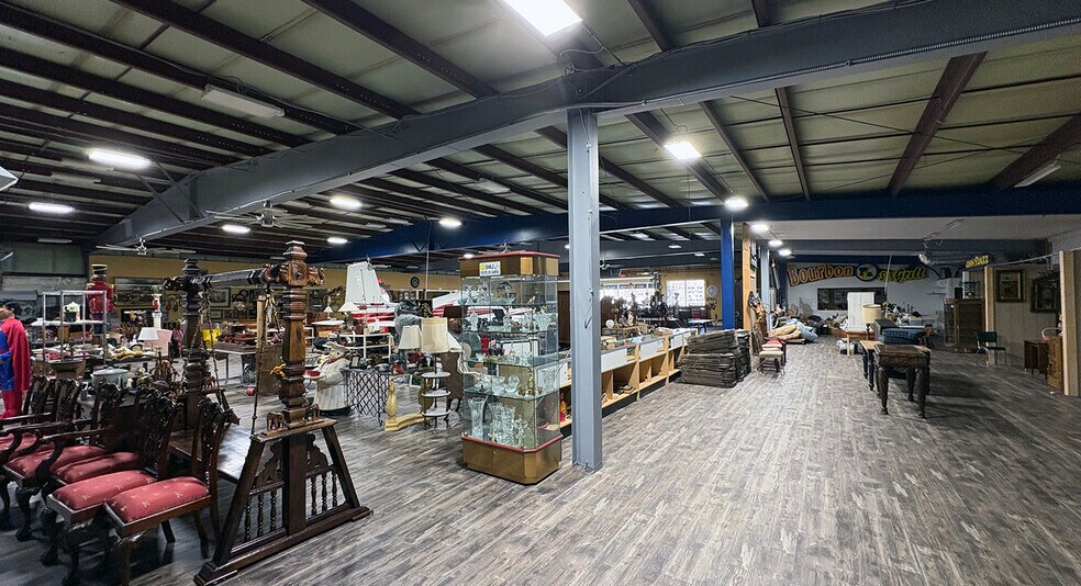 More Photos Of 15268 Kings, Montross Light Distribution For Sale