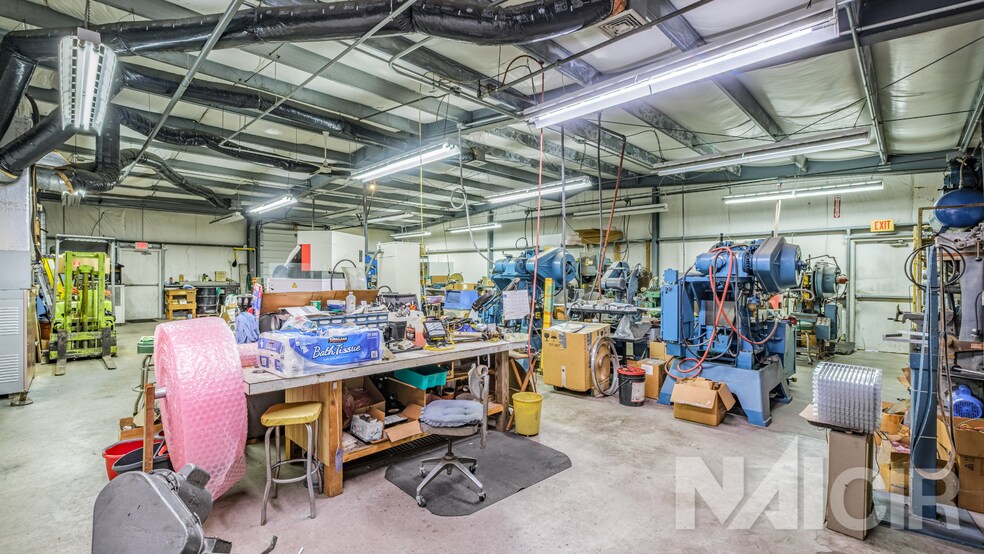 More Photos Of 22 S Yohe St, Tower City Service For Sale