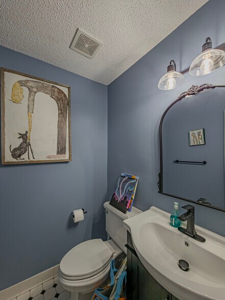 More Photos Of 114 N Patterson, Valdosta Storefront Retail Office For Sale