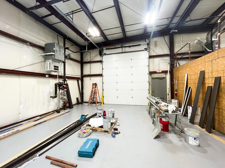 More Photos Of 2465 E Jean St, Springfield Auto Repair For Lease