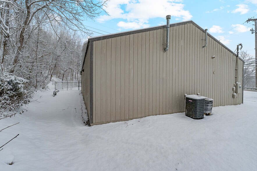 More Photos Of 1294 Midland Trl, Milton Flex For Sale