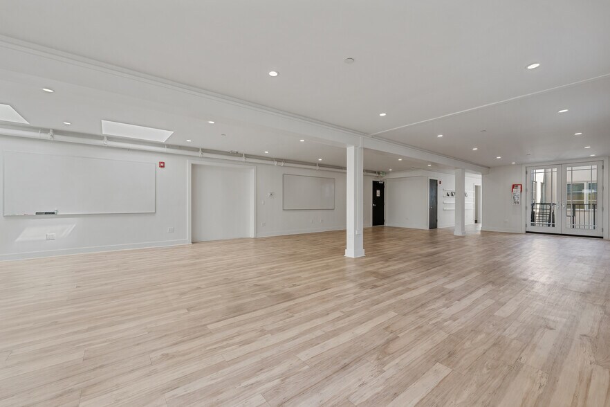 More Photos Of 320 Judah St, San Francisco Loft Creative Space For Lease
