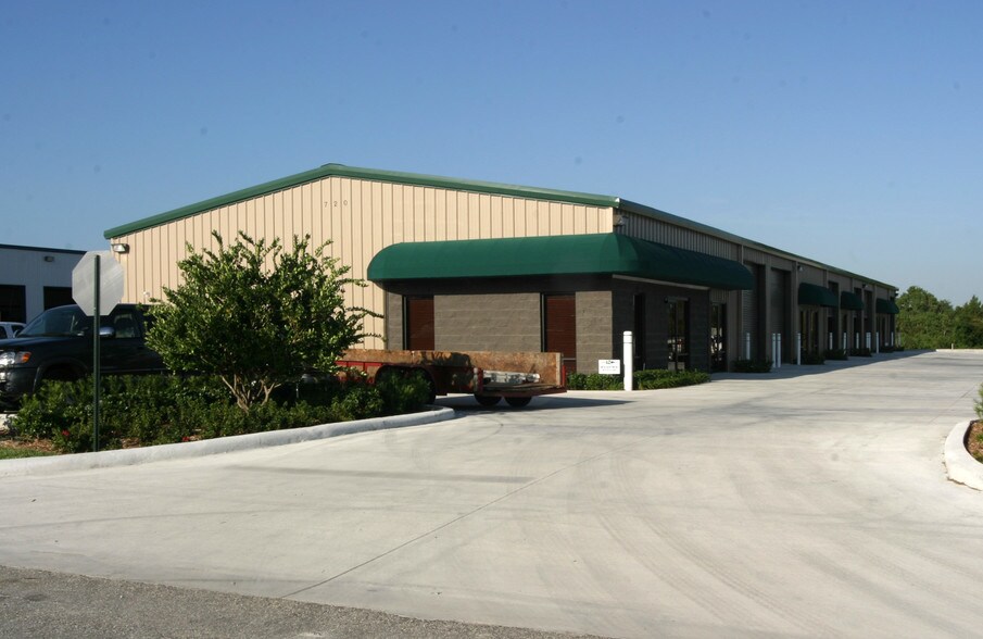 More Photos Of 720 Business Park Blvd, Winter Garden Light Distribution For Lease