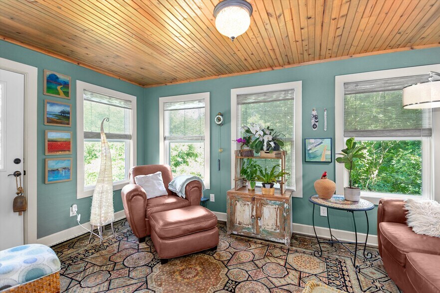 More Photos Of 310 N Mound St, Nacogdoches Flex For Sale