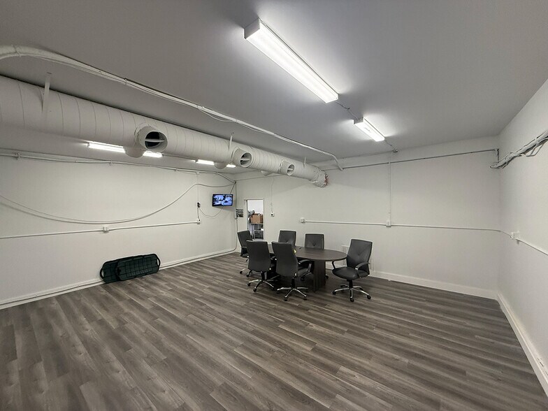 More Photos Of 19 Buffum Rd, North Berwick Warehouse For Sale