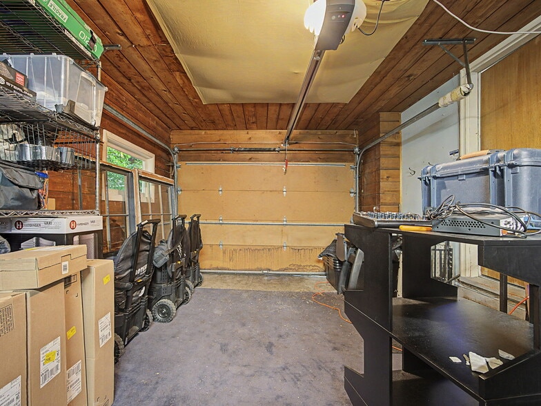 More Photos Of 10423 SE 23RD Ave, Portland Medical For Sale