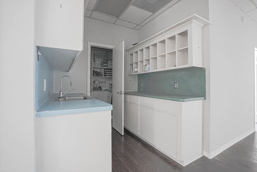 More Photos Of 14721 Pebble Bend Dr, Houston Medical For Sale