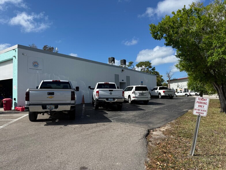 More Photos Of 5576 Doug Taylor Cir, Saint James City Warehouse For Lease