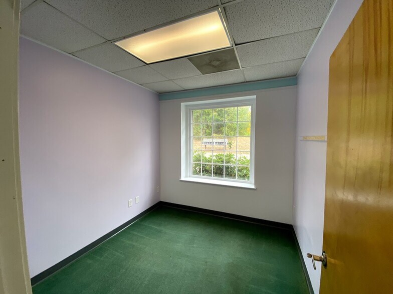 More Photos Of 395 W Avon Rd, Avon Office For Lease