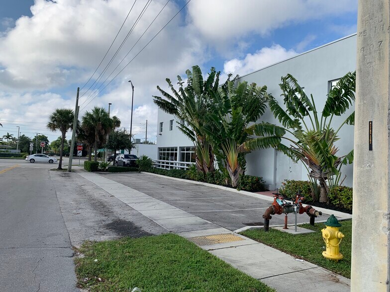 More Photos Of 1299 E Commercial Blvd, Oakland Park Medical For Lease