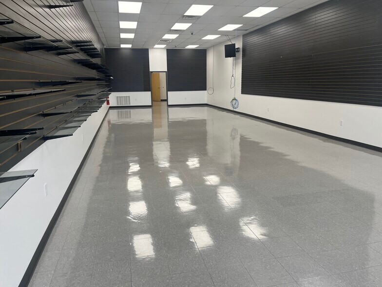 More Photos Of 1701-1703 US Hwy 412 W, Siloam Springs Unknown For Lease