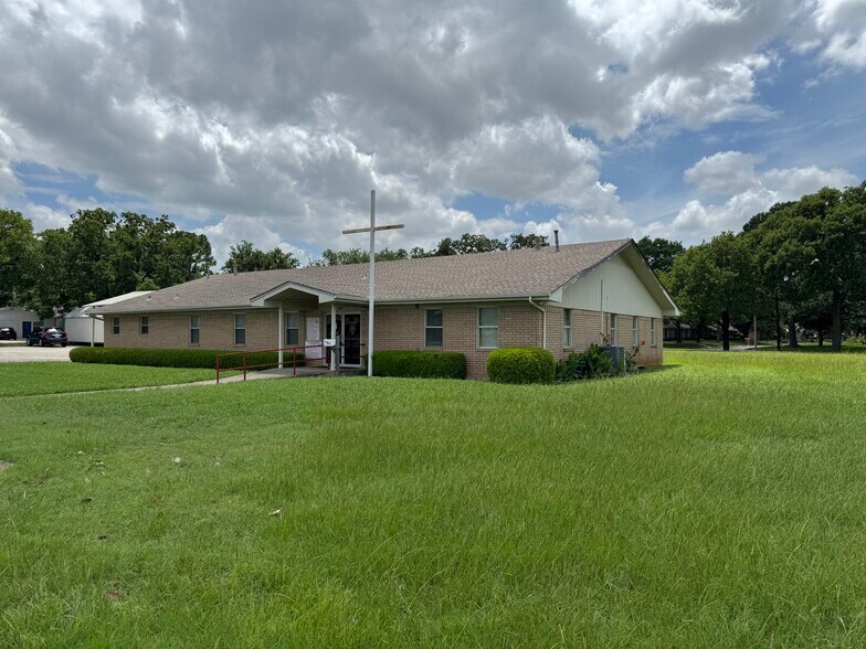 More Photos Of 2801 N Elm St, Denton Specialty For Sale