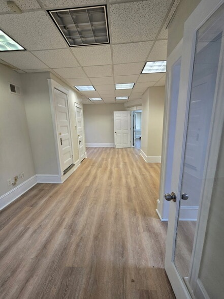 More Photos Of 7247 Amboy Rd, Staten Island Office Residential For Lease