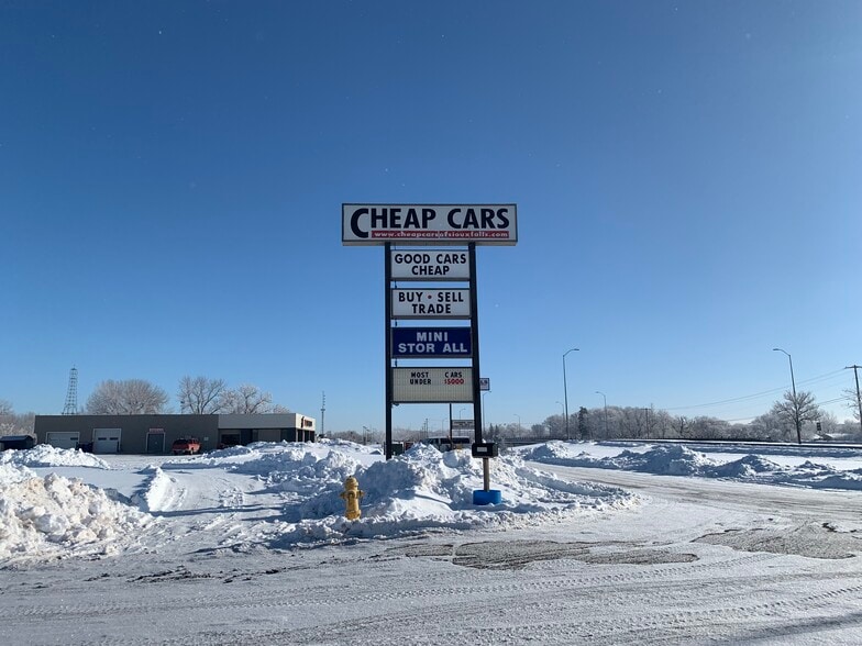 More Photos Of 4004 W 12th St, Sioux Falls Auto Dealership For Lease