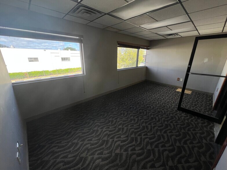 More Photos Of 2095 N Andrews Ave, Pompano Beach Light Manufacturing For Lease