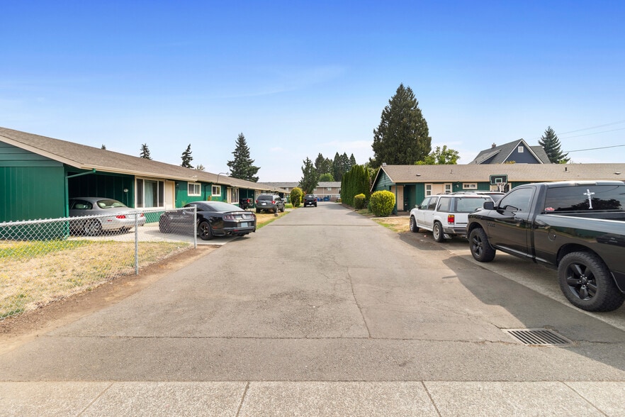 More Photos Of 1022-1092 Savage Rd NE, Salem Apartments For Sale