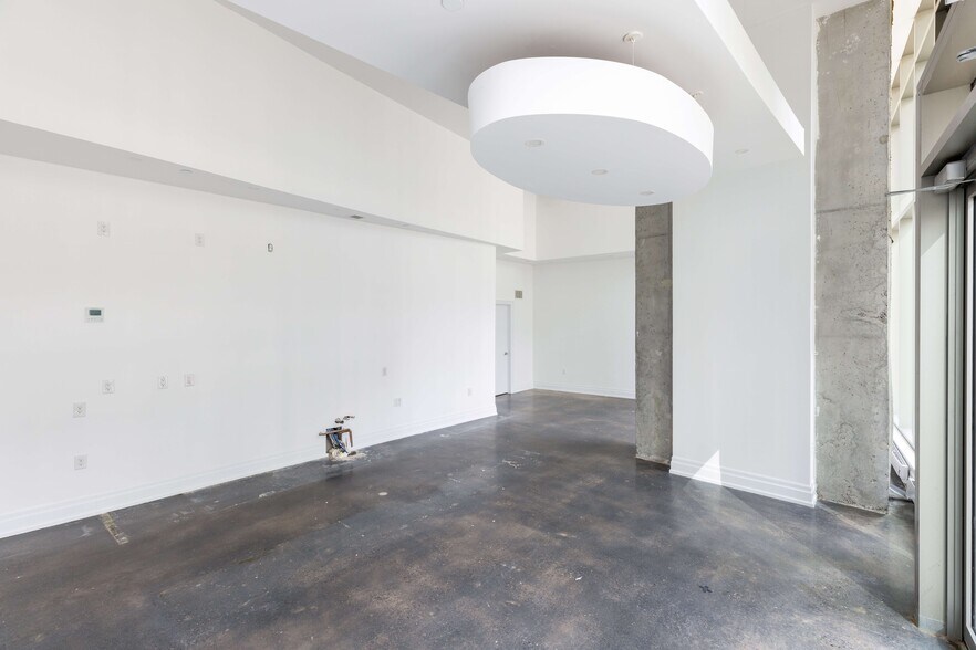 More Photos Of 123 Fort York Blvd, Toronto Storefront For Lease