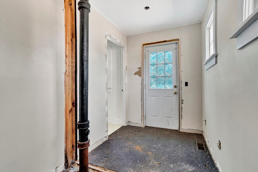 More Photos Of 12117 Highway 221, Woodruff Office For Sale