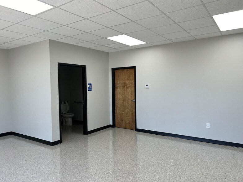 More Photos Of 1230 Commerce Dr, Madison Light Distribution For Lease