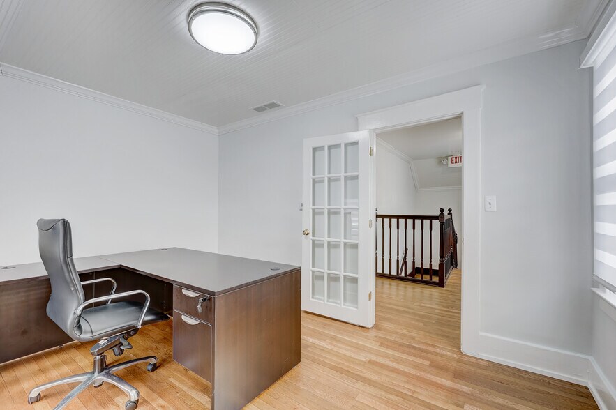 More Photos Of 2520 Rochester Rd, Royal Oak Office For Lease