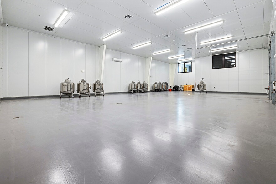 More Photos Of 1450 Enterprise Dr, Lemoore Warehouse For Sale