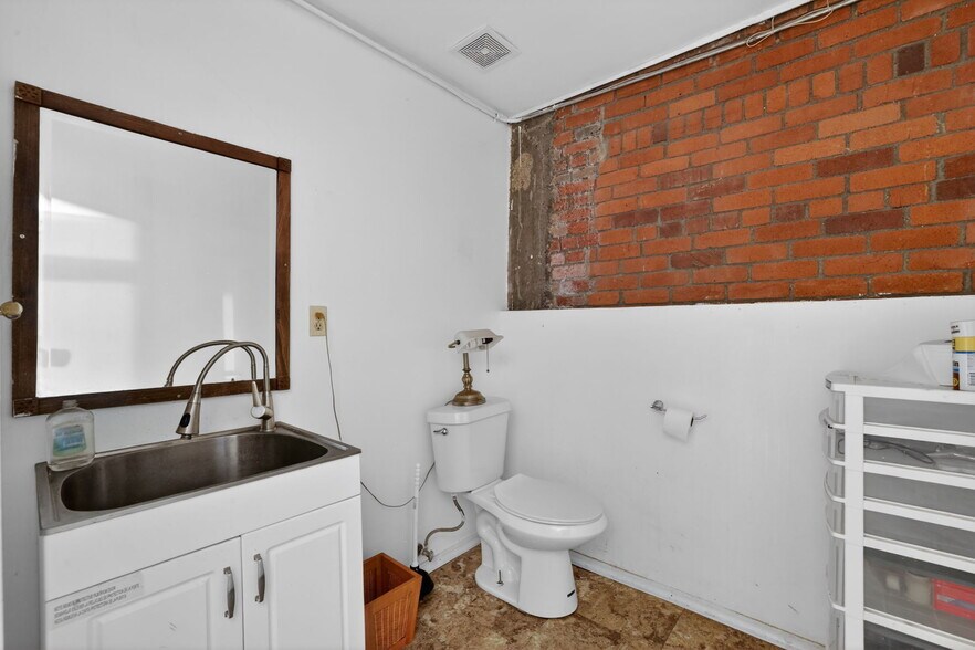 More Photos Of 120-124 J St, Sacramento Storefront Retail Residential For Sale