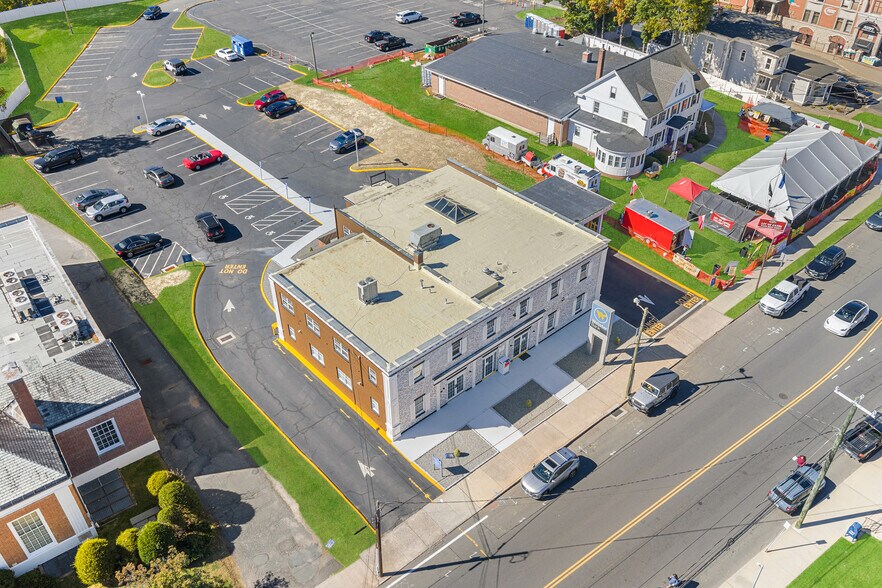 More Photos Of 132 Main St, Southington Bank For Lease