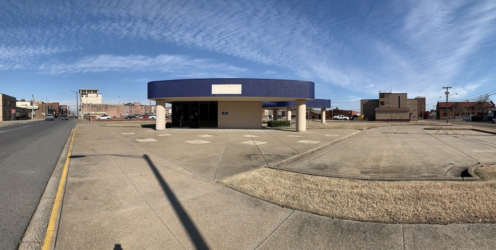 Primary Photo Of 325 Washington St, Paducah Bank For Lease