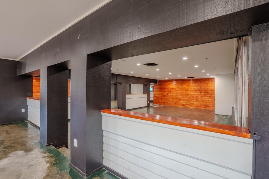 More Photos Of 4840 Hatch Blvd, Muscle Shoals Restaurant For Sale