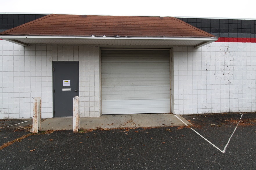 More Photos Of 19 Norman St, West Springfield Freestanding For Lease