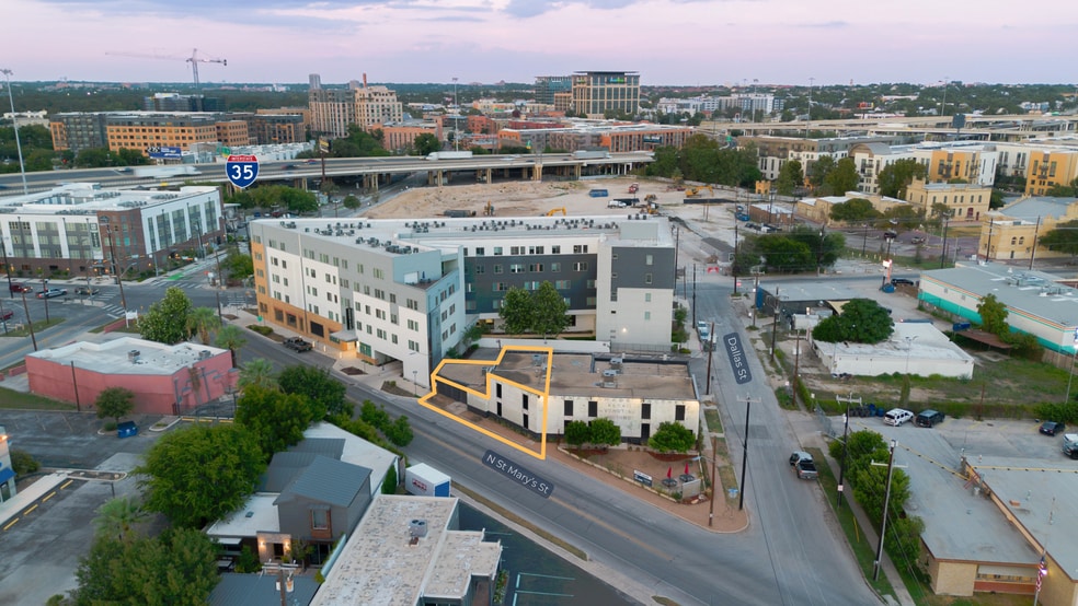 More Photos Of 915 Dallas St, San Antonio Flex For Lease