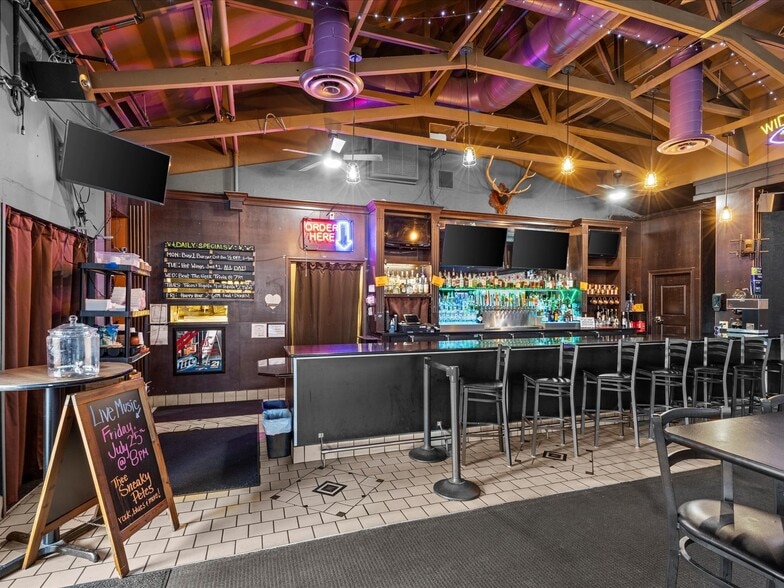 More Photos Of 14417 124th Ave NE, Kirkland Bar For Sale