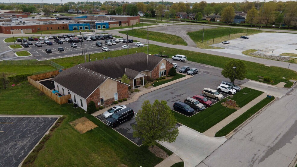 More Photos Of 120 NW Garden St, Grain Valley Office For Sale