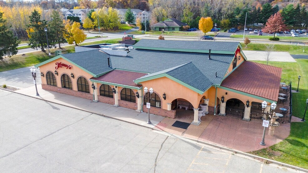 More Photos Of 4207 Oakwood Hills Pkwy, Eau Claire Restaurant For Sale