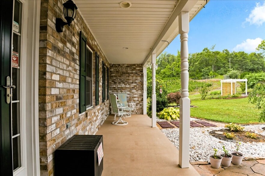 More Photos Of 1309 Redland Rd, Cross Junction Winery Vineyard For Sale