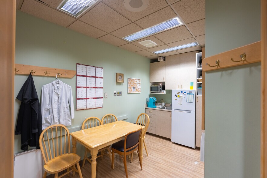 More Photos Of 3136 Squalicum Pky, Bellingham Medical For Sale