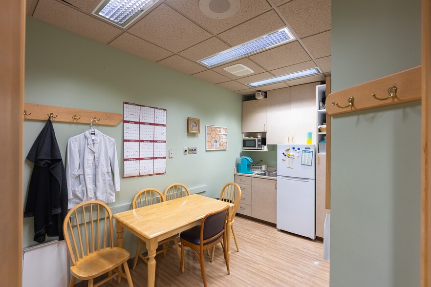 More Photos Of 3136 Squalicum Pky, Bellingham Medical For Sale