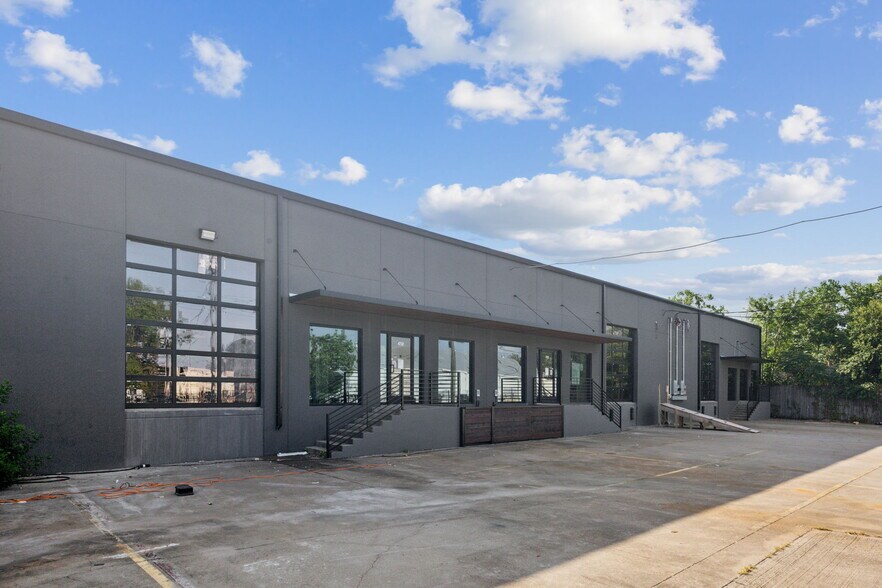 More Photos Of 4732 Algiers St, Dallas Manufacturing For Lease