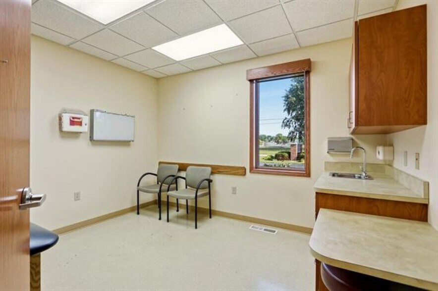 More Photos Of 2010 15th St, Bay City Healthcare For Sale
