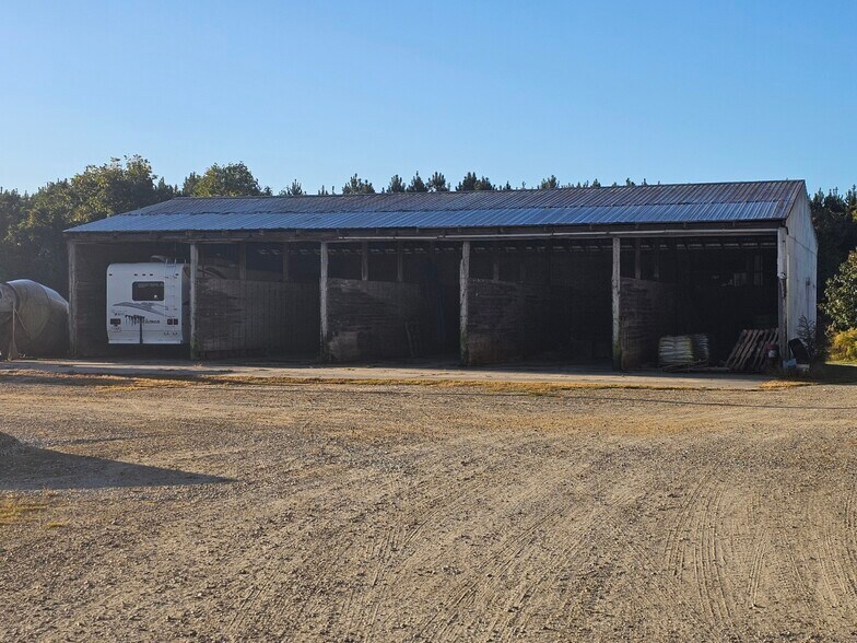 More Photos Of 460 Colonial Trl E, Surry Warehouse For Sale