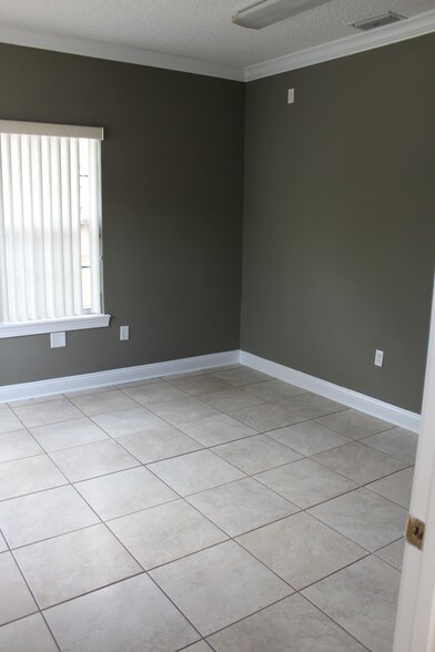 More Photos Of 12627 San Jose Blvd, Jacksonville Medical For Lease