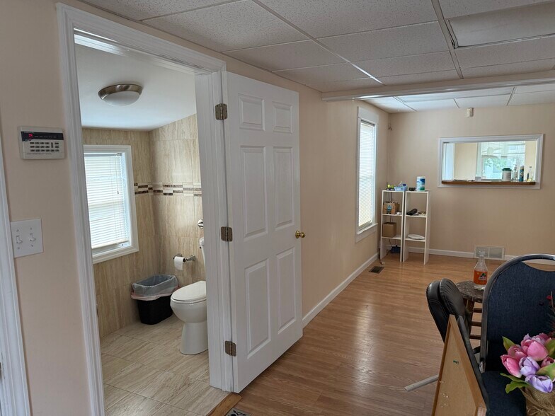 More Photos Of 90 Medford Ave, Patchogue Medical For Sale